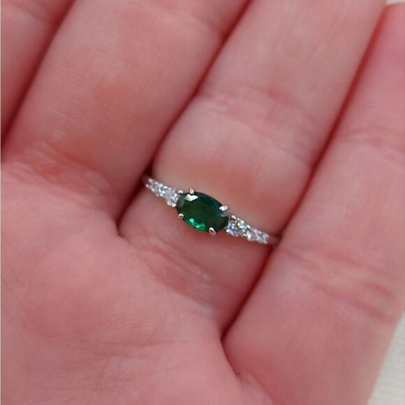 925 Sterling Silver Green Oval CZ ring - Picture 6 of 10